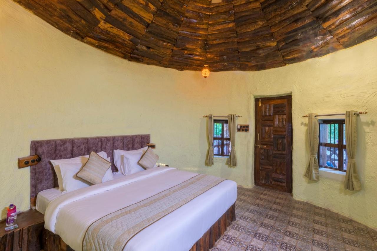 Sterling Padam Pench Otel Khawāsa Dış mekan fotoğraf